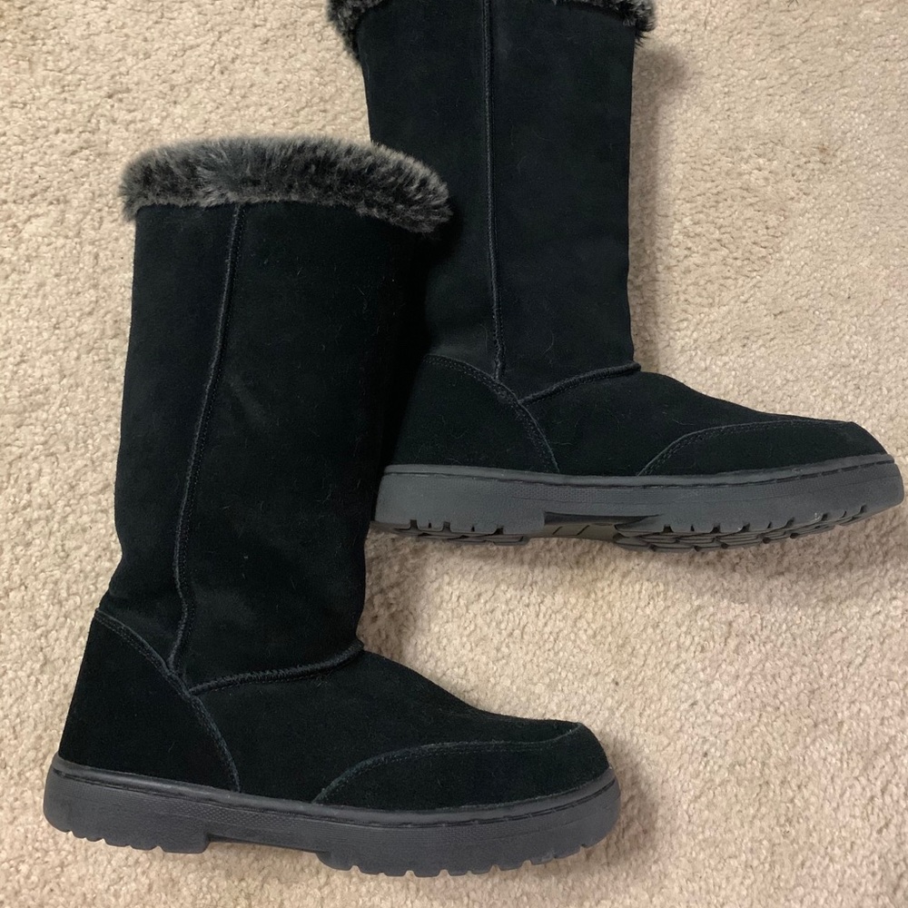 Black fur boots